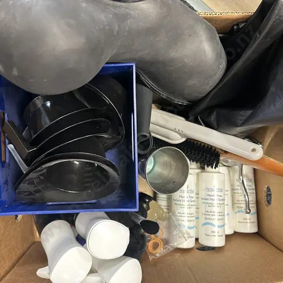 Box Lot Assorted Hairdressing Sundries, Tint Bowls, Sanitiser Etc